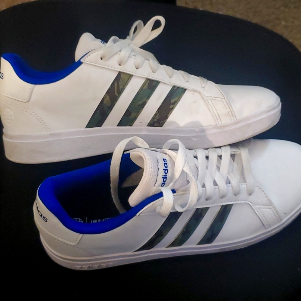 Adidas White and Blue Grand Court 2.0 Shoes Boy 6.5Y or Woman 8.5